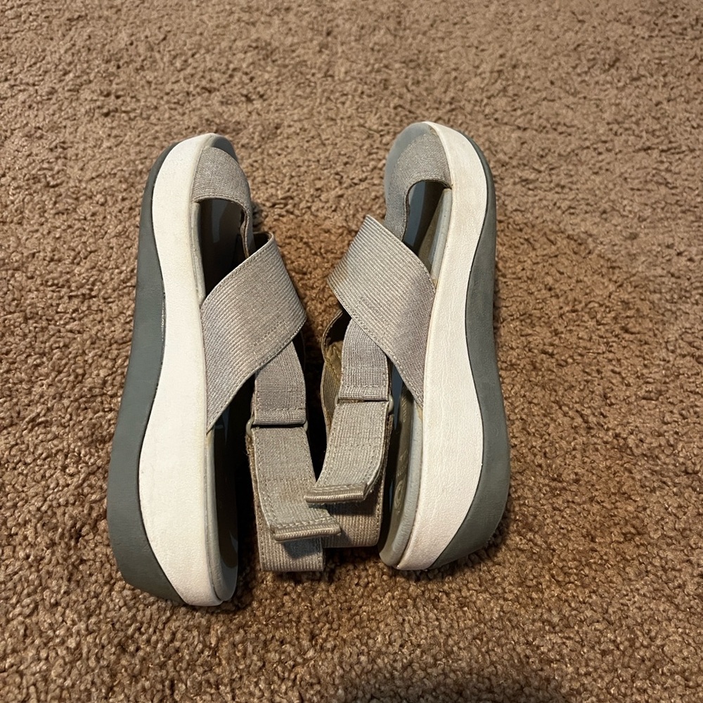 Stylish Gray Clark Cloudstepper Sandals for Women - Picture 6 of 9